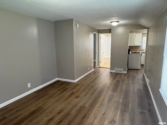 Photo - 1404 N Broadway St