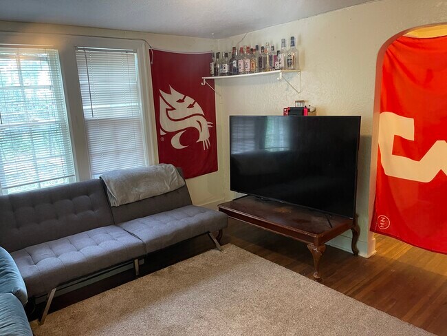 Photo - 810 NE Michigan St