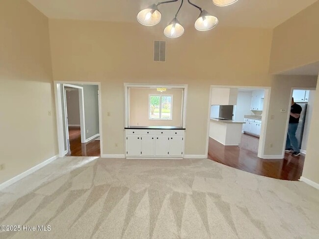 Photo - 107 E Baywood Ln