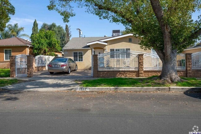 Building Photo - 7822 Hazeltine Ave Rental