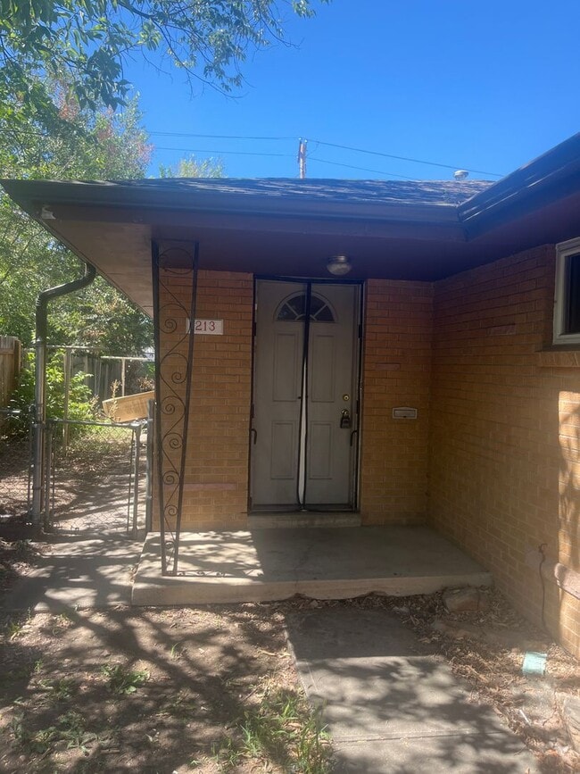 Building Photo - 213-215 Hooker Street Unit 213