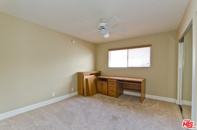 Photo - 10982 Roebling Ave Unidad 461