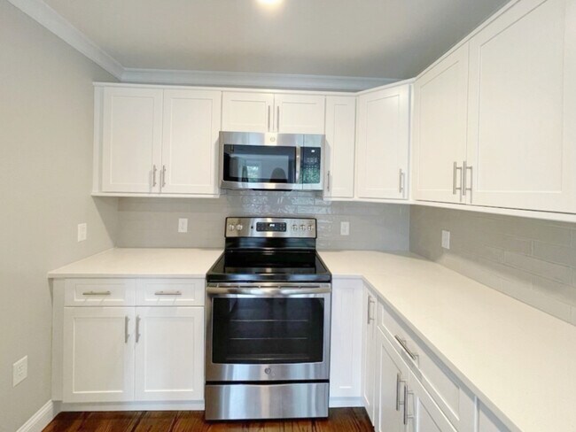 Photo - 1789 Centre St