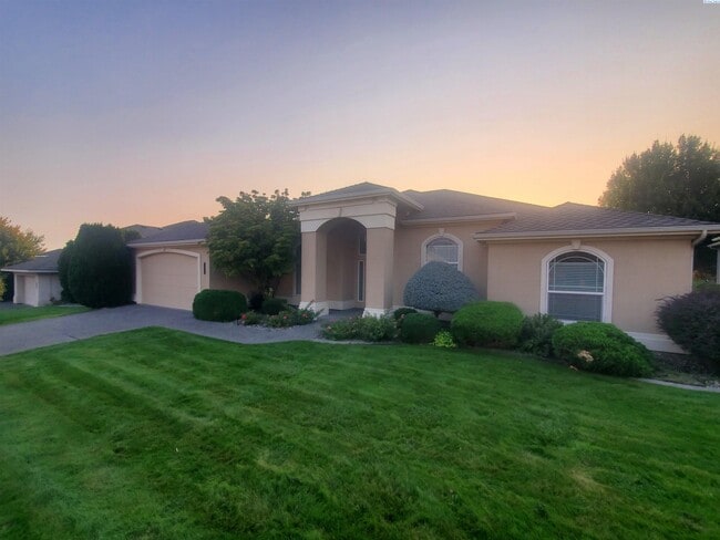 Photo - Golf Course Frontage