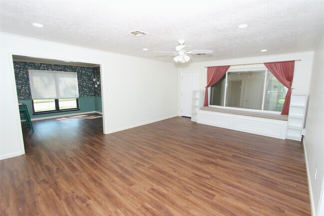 Photo - 1803 Oaklawn St