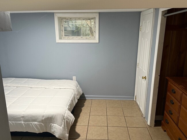 9 3rd Ave Unit Basement apt
