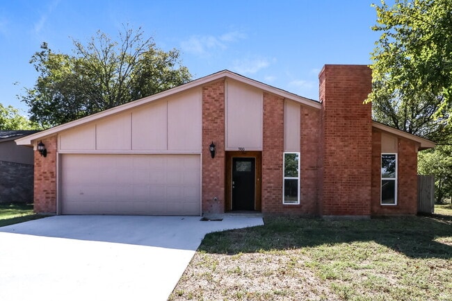 Building Photo - 3300 Chalmette Ct