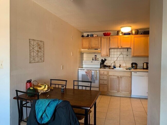 Photo - 239 Kelton St Unidad 41