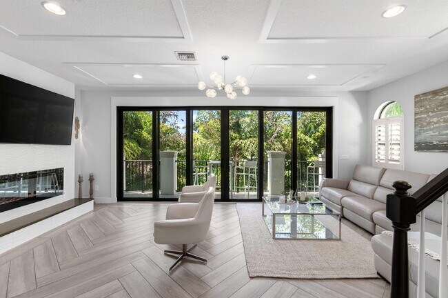 Photo - 622 Windward Cir S
