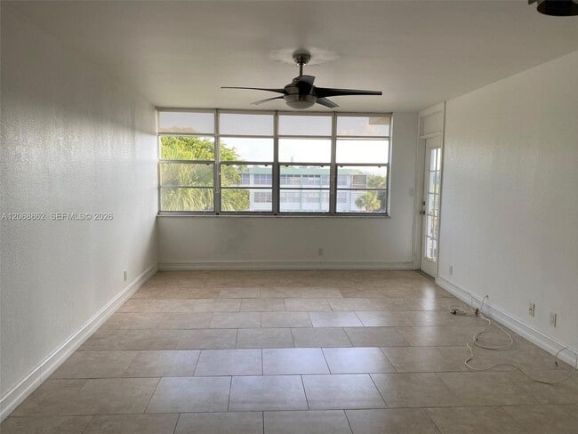 Photo - 2761 Taft St Unit 405