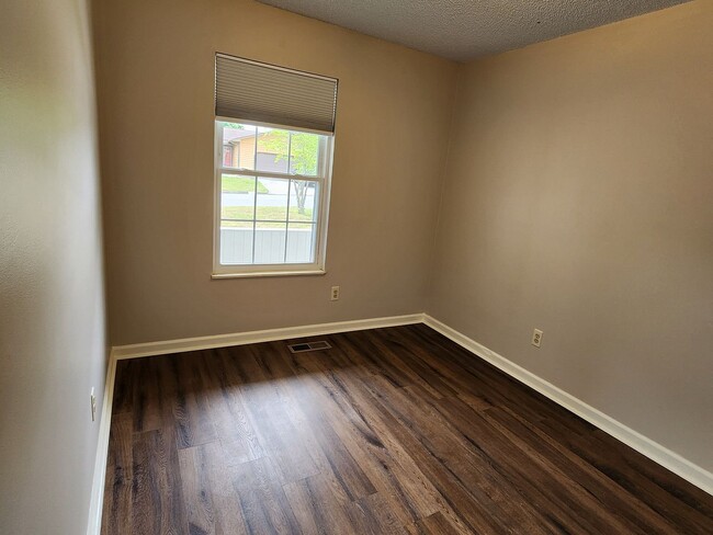 Photo - 2036 Merle Ln