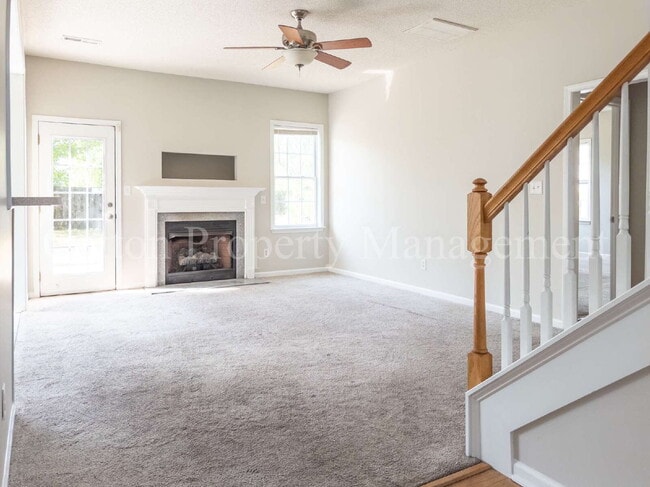 Photo - 448 Vallie Ln