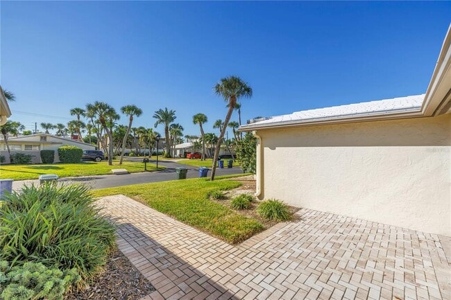 Photo - 111 Whispering Sands Cir