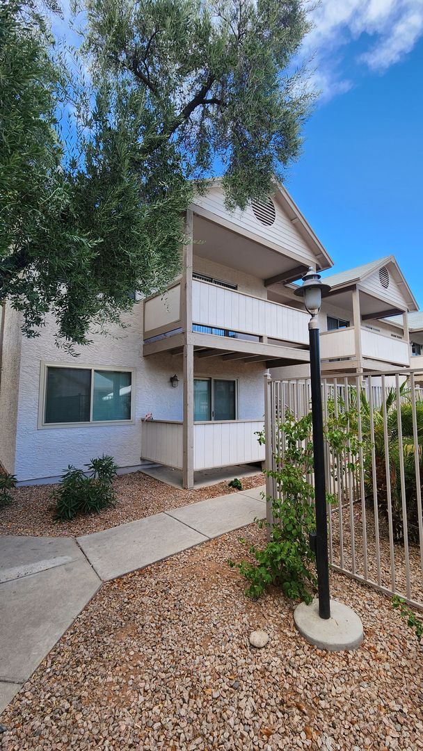 Building Photo - Fantastic condo near ASU!