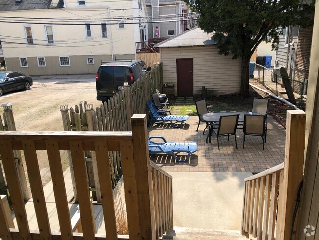 Building Photo - 1709 Irving Park W Rd Unit 2 Rental
