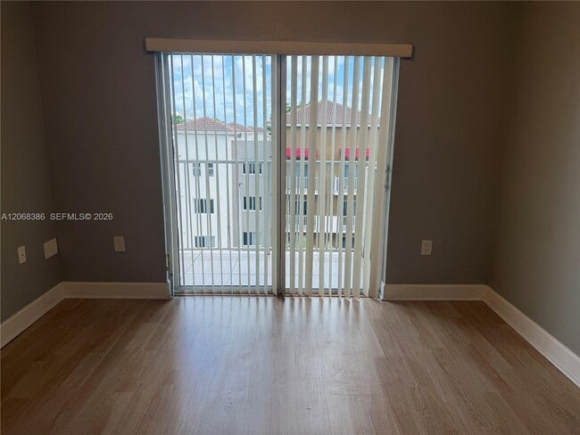 Photo - 11060 SW 196th St Unidad 511