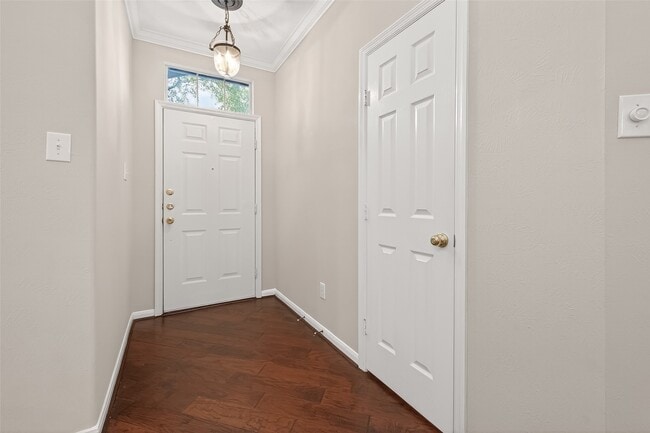 Photo - 2330 Everest Way