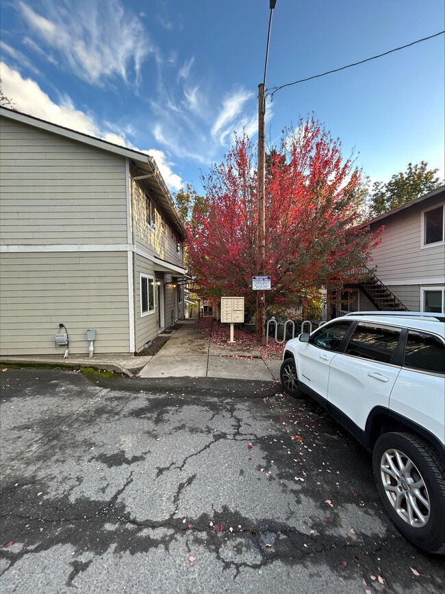 Photo - 5048 SW Dickinson St