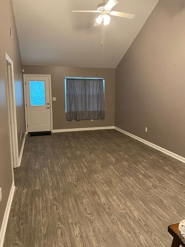 Photo - 2 bedroom close to Five Points!