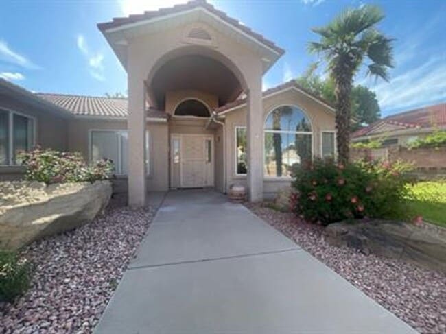 Photo - Bloomington Beauty! 6 month lease