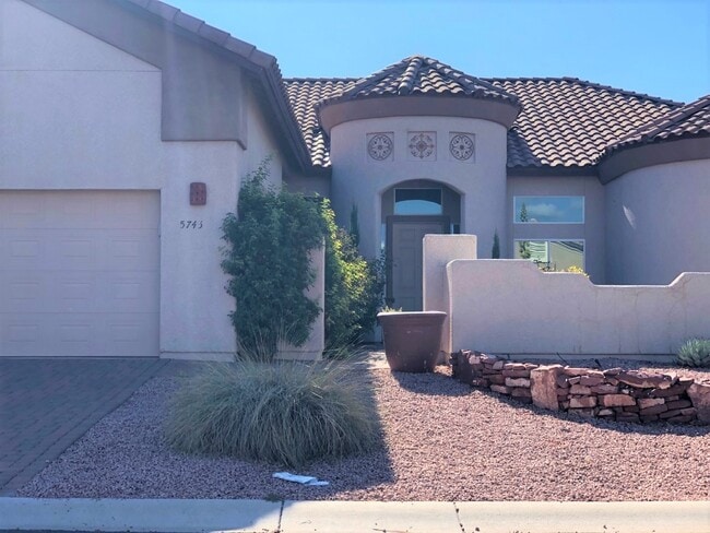 5745 E Sunset Point Dr