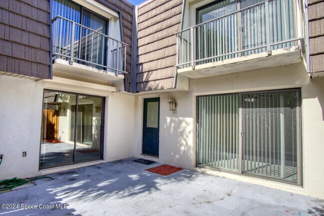 Photo - 2014 Vista Oaks Cir NE