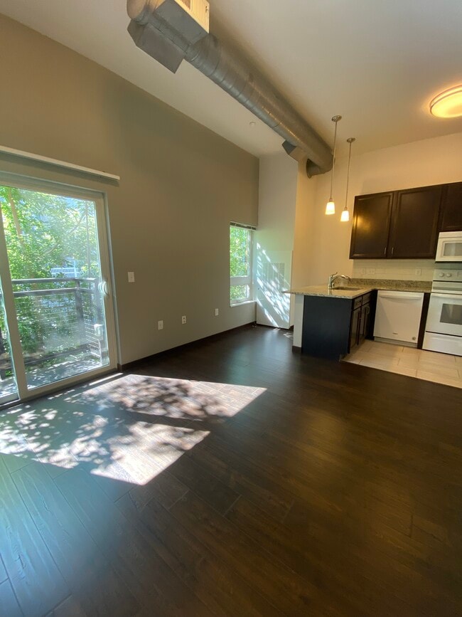 Photo - Washington Plaza