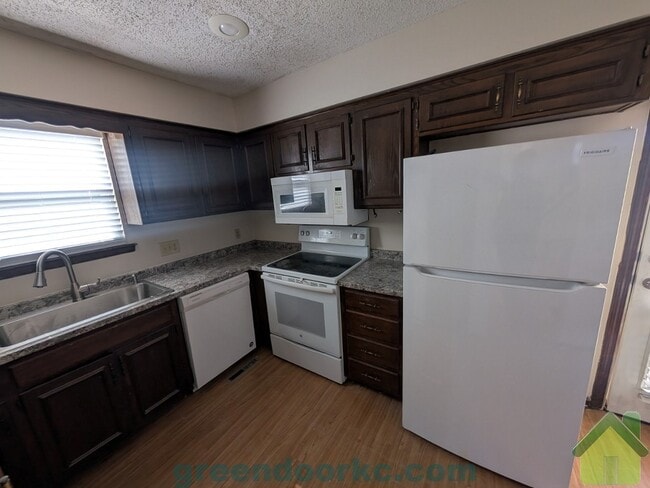 Photo - 849 S Lindenwood Dr