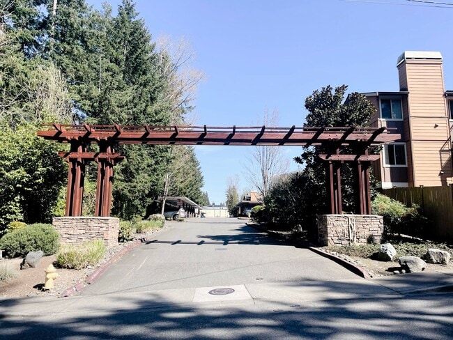 Building Photo - Spacious 2 Bed in Beautiful Complex!