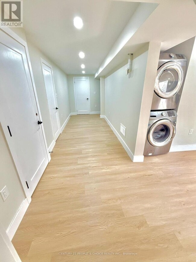 Photo - 851 Audley Rd S Unité BSMT