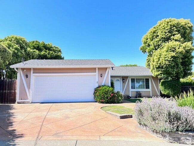 Building Photo - Updated and Move-In Ready 3BD/2BA, Single-... Rental