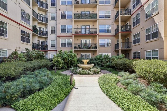 Building Photo - 230 E Ponce de Leon Ave Unit 221 Rental