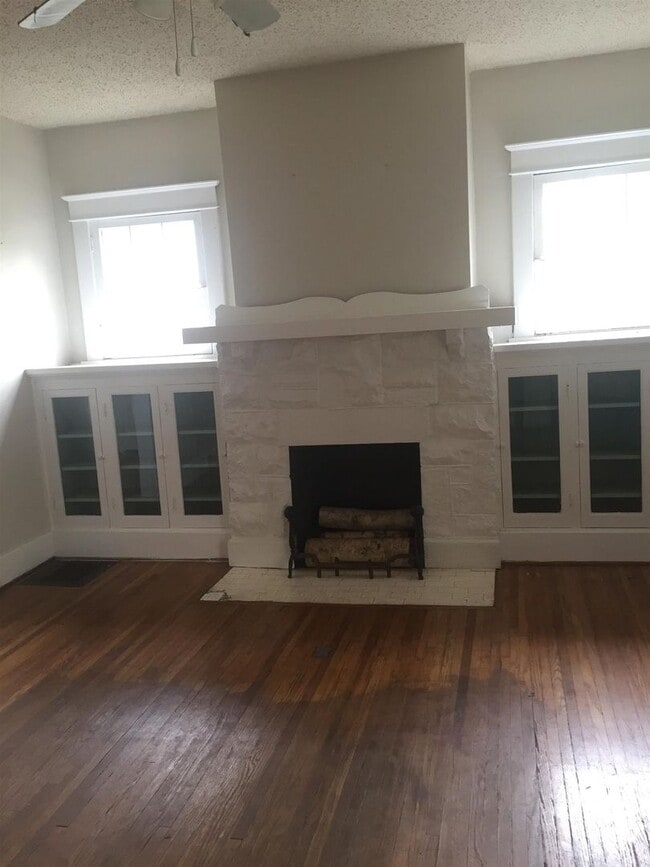 Photo - Studio apartment for rent in charming older home!