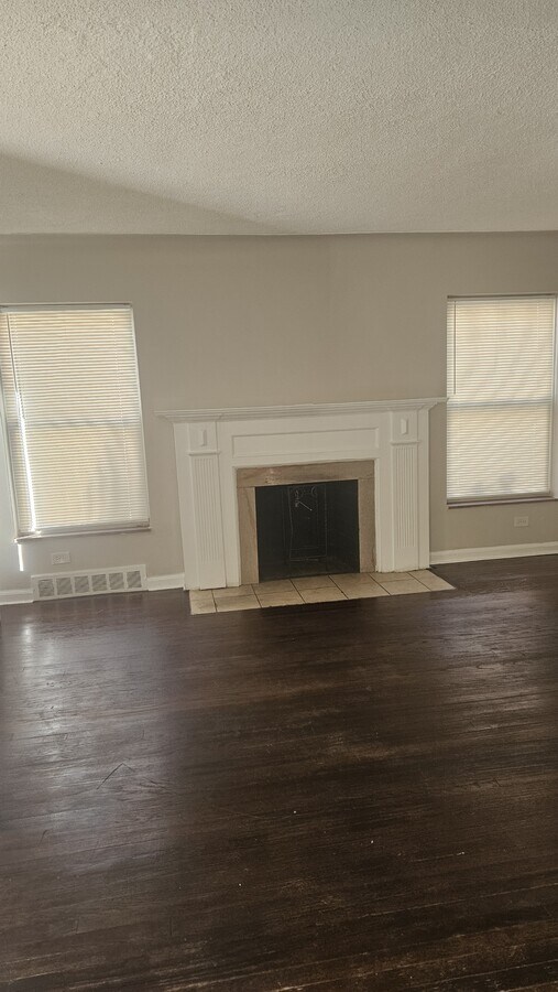 Photo - 19466 St Marys St