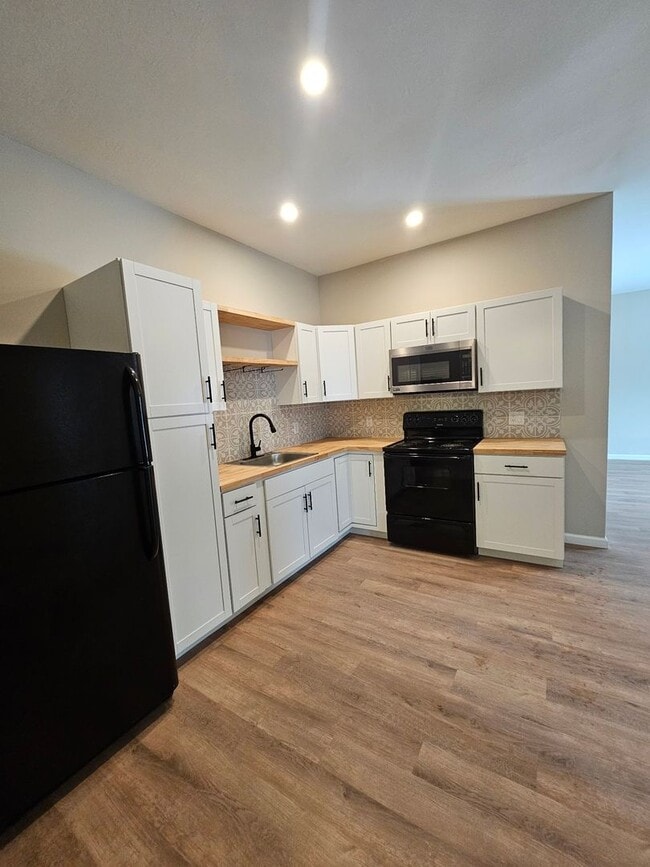 Building Photo - Bloomfield Back Building Unit 4