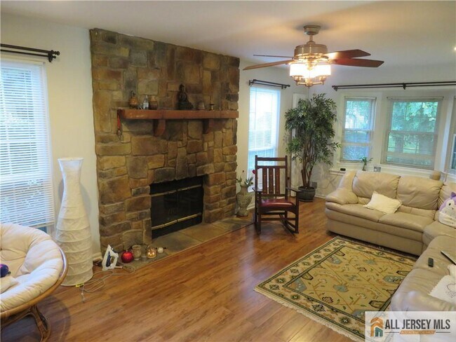 Photo - 601 Maplecrest Rd