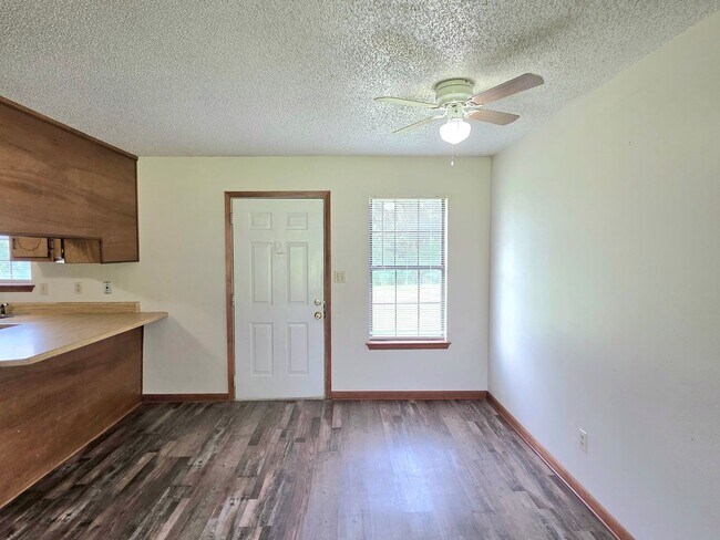 Photo - 733 Neal Rd