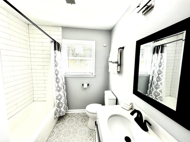 Photo - 2003 Bond Ferry Rd