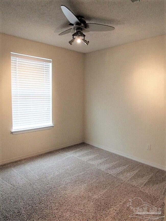 Photo - 372 Mizzen Ln