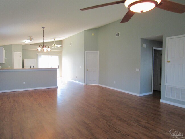 Photo - 386 Mizzen Ln