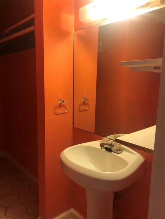 Photo - 9314 Valley Stream