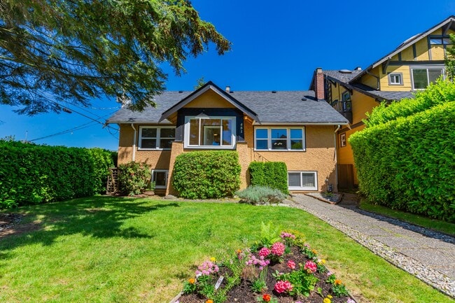 Building Photo - 481 W 19th Ave Unit West Basement