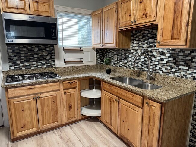 Photo - 409 Moody St Unidad 1