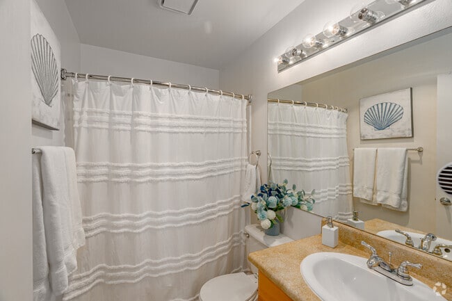 2BR, 2BA - 884SF