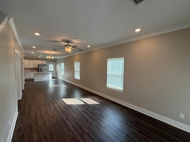 Photo - 202 Date Palm Ln