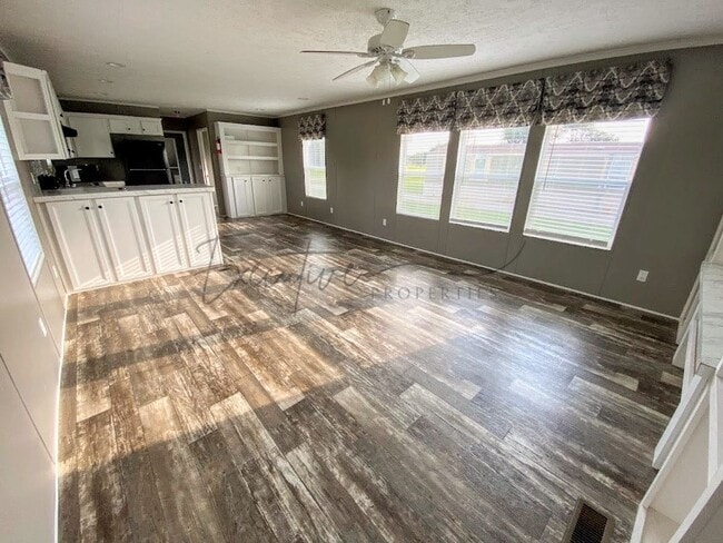 Photo - Bright & Spacious 3-Bed, 2-Bath Mobile Hom...