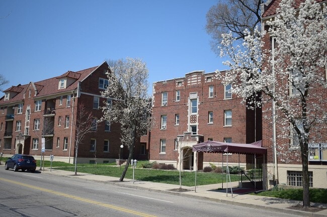 Photo - Tudor Court