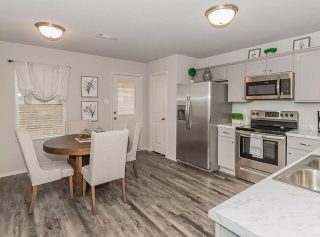 Photo - 7121 Woodsgate Cv