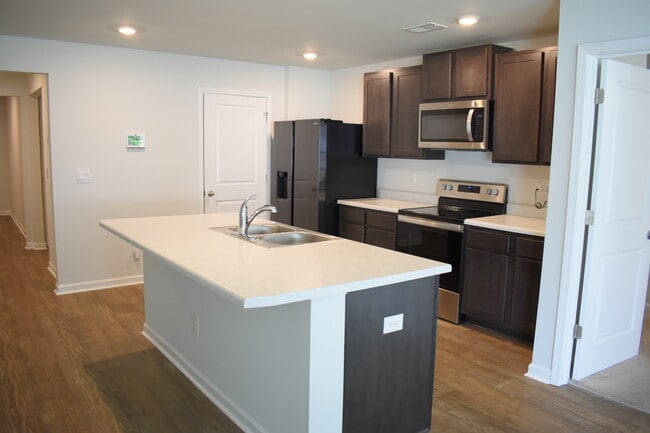 Photo - 668 Buckeye Rd NE