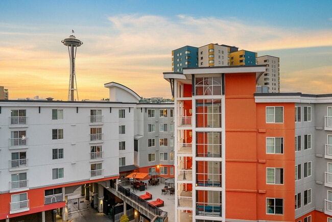 Photo - Fountain Court